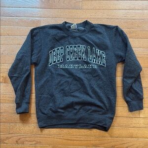 Deep Creek Lake Maryland. Crew neck sweat shirt. Adult small / Kids XL. EUC